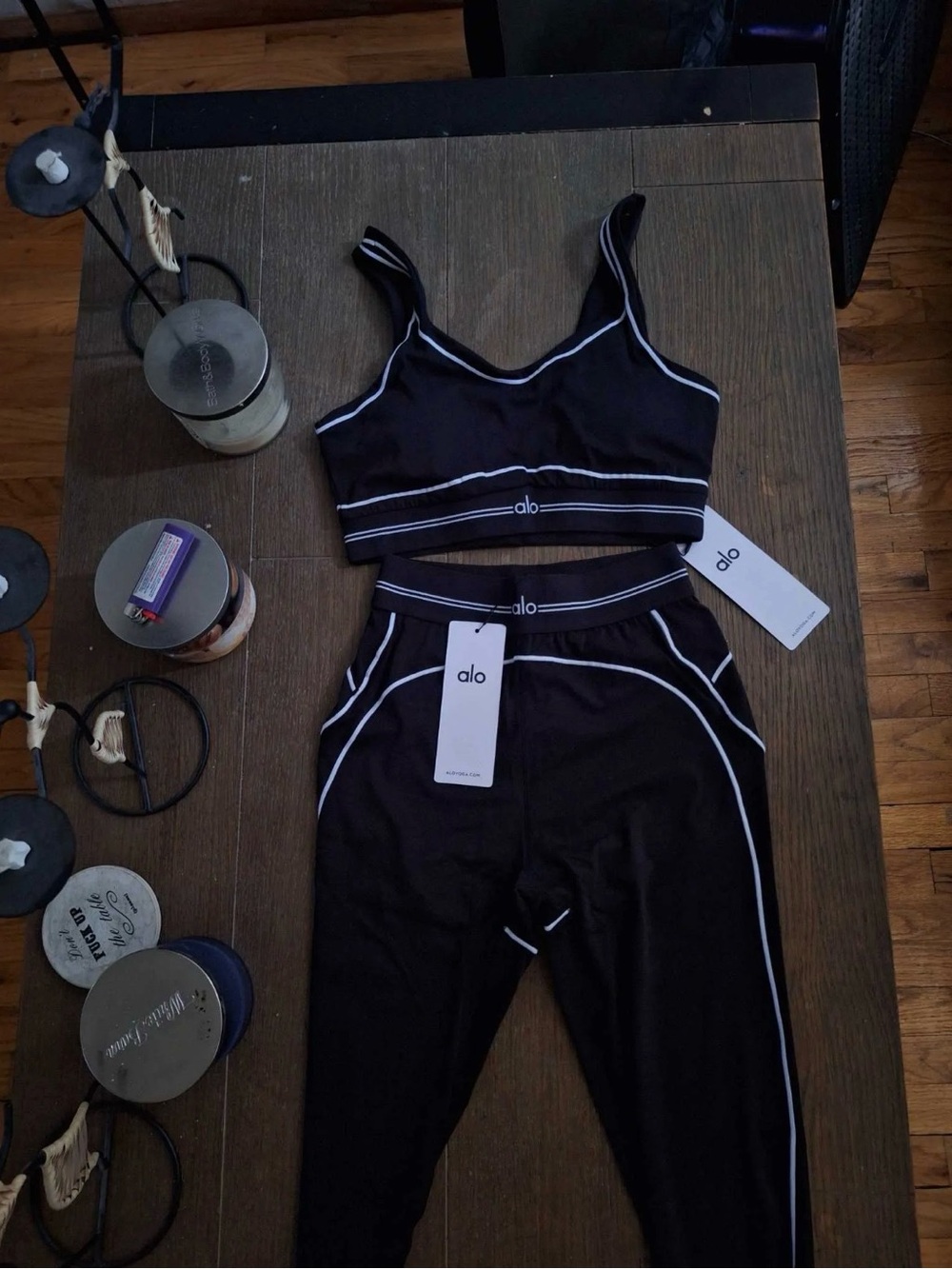 ALO Yoga Black Active Set with White Contrast Piping - Picture 2 of 3